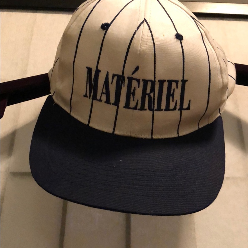Matérial pinstriped baseball cap